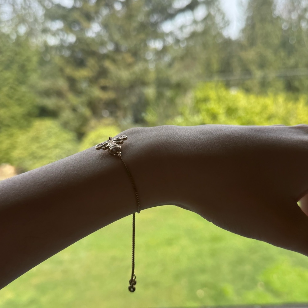GOLD TONE Bee Bracelet - Picture 2 of 5